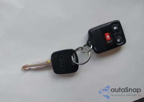 2004 Ford Escape Xlt z USA, uszkodzony, nr VIN 1FMYU93184KA72392